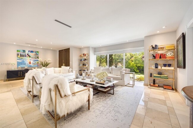 Foto del edificio - 7230 Vistalmar St