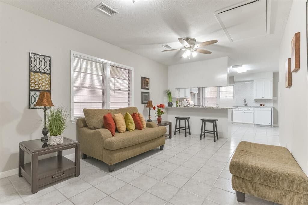 Foto principal - Beautiful 3 Bedroom Home in Santa Fe,