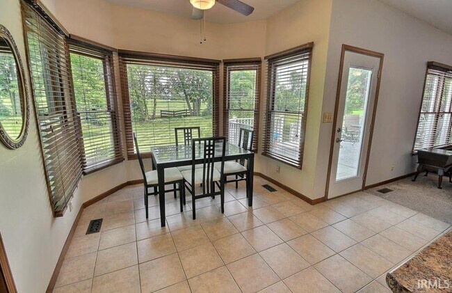 Building Photo - 1853 Blackbird Ct