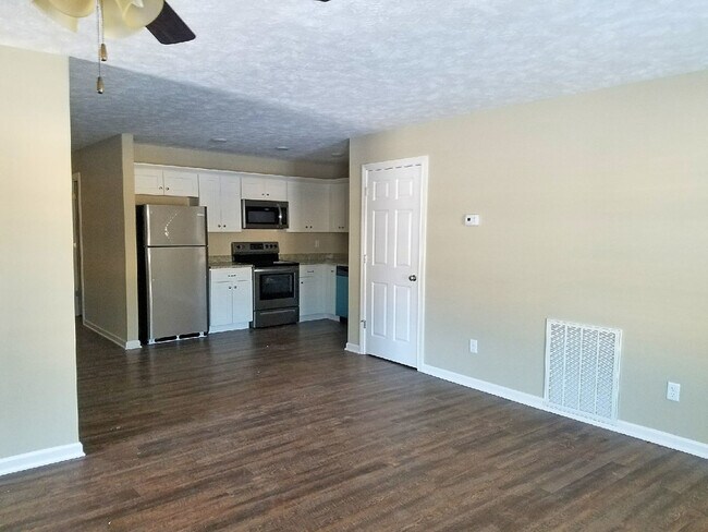 Building Photo - 1508 Normalview Dr