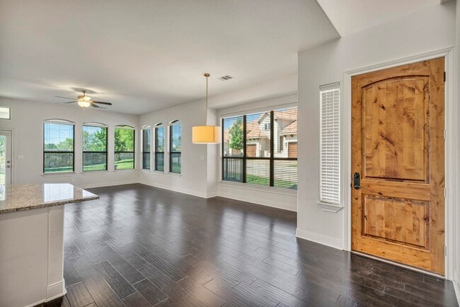 Building Photo - 307 Enclave Cir