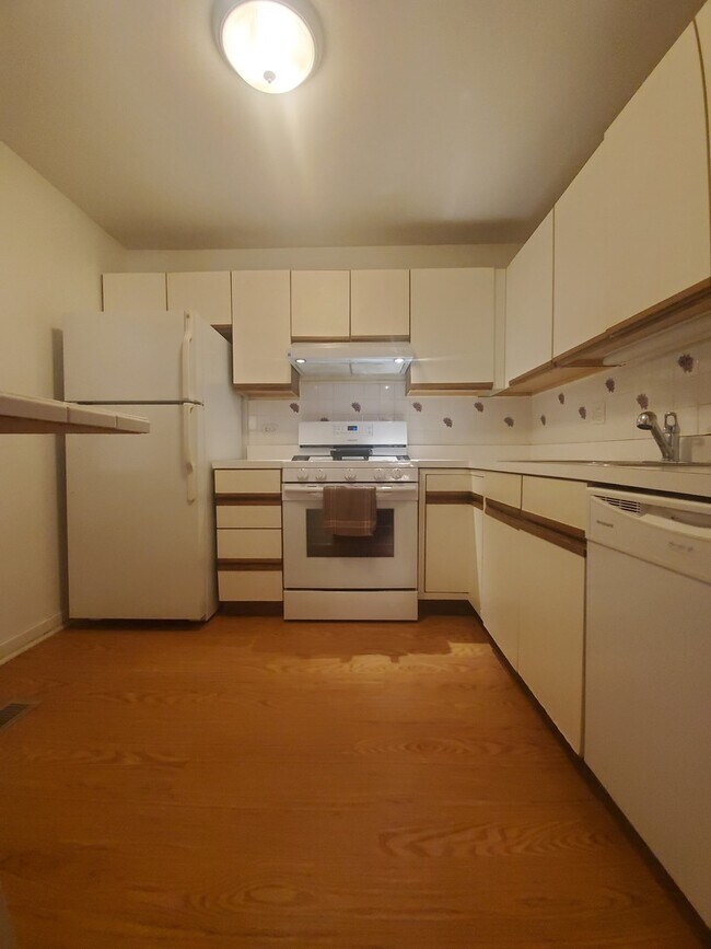 Building Photo - 1449 W Lexington St