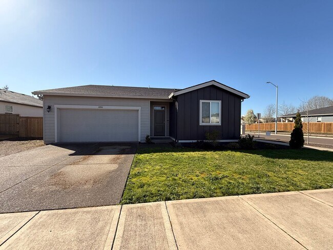 Foto del edificio - Newer single level 3 bed 2 bath home in NE Salem