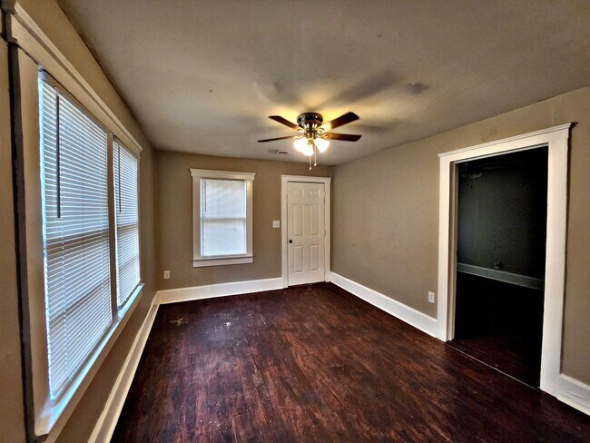Building Photo - HOUSE FOR RENT - DECATUR