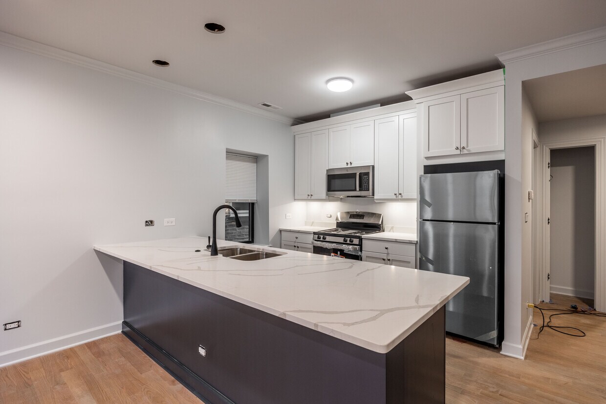 Primary Photo - 3708 N Sawyer Ave