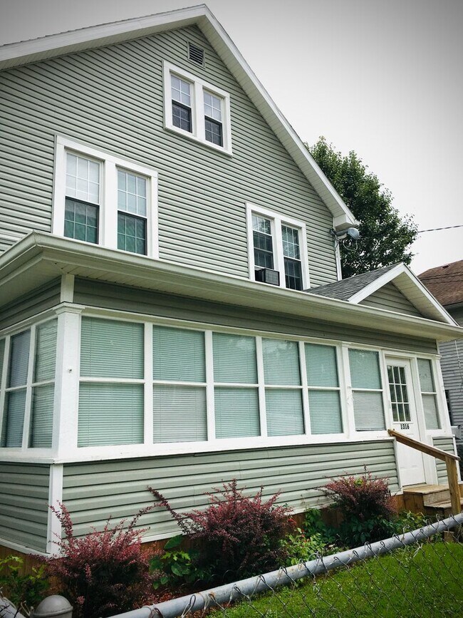 Building Photo - 1316 Lynn St