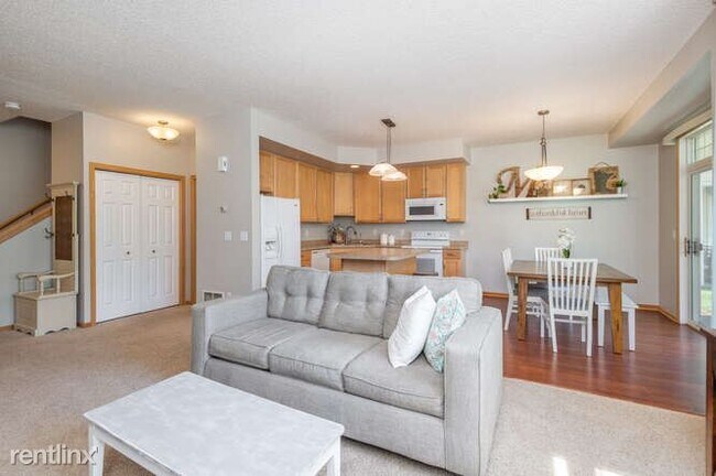Building Photo - 3 br, 1.5 bath Townhome - 5787 Colony Lane