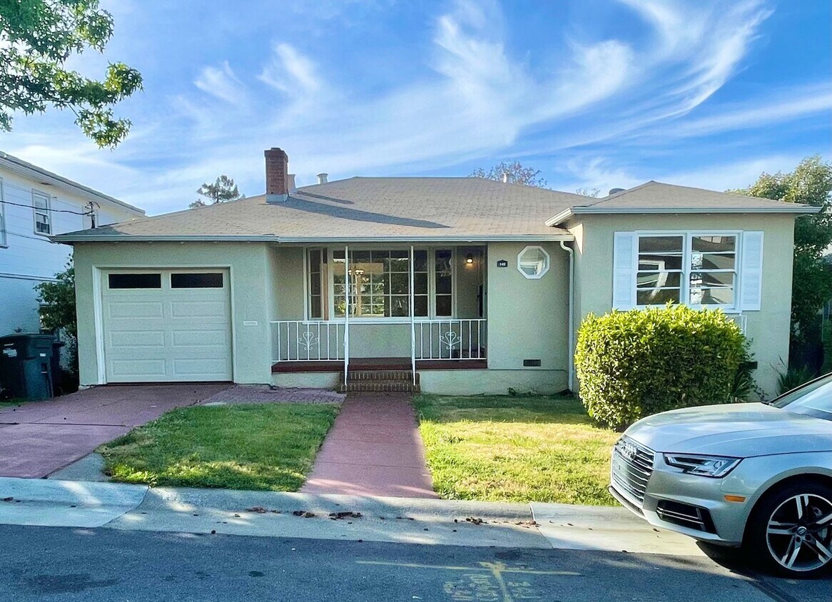 Foto principal - Lovely Westwood Knolls Home in great locat...