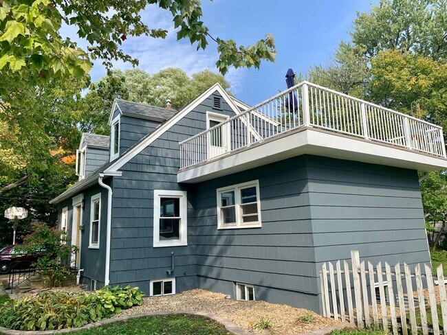 Foto del edificio - Renovated Beautiful Single Family House