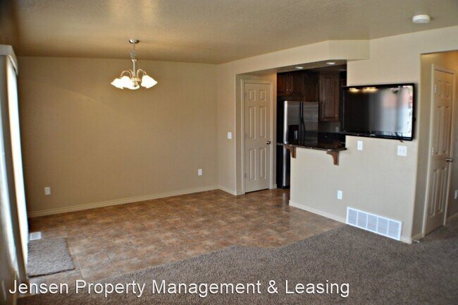 Foto del edificio - 3 br, 3 bath House - 1000 East Bluffview D...