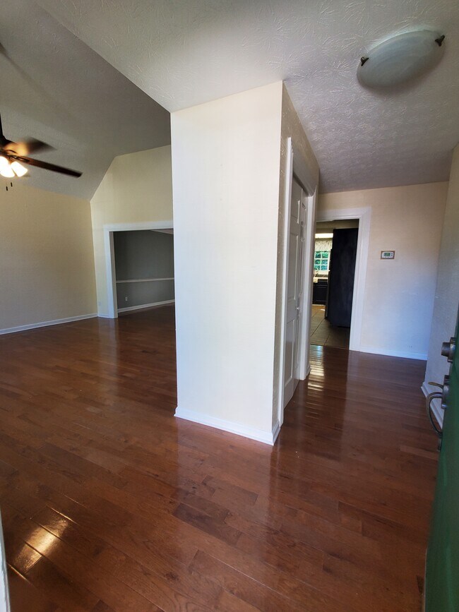 Foto del edificio - 1117 Greywood Dr
