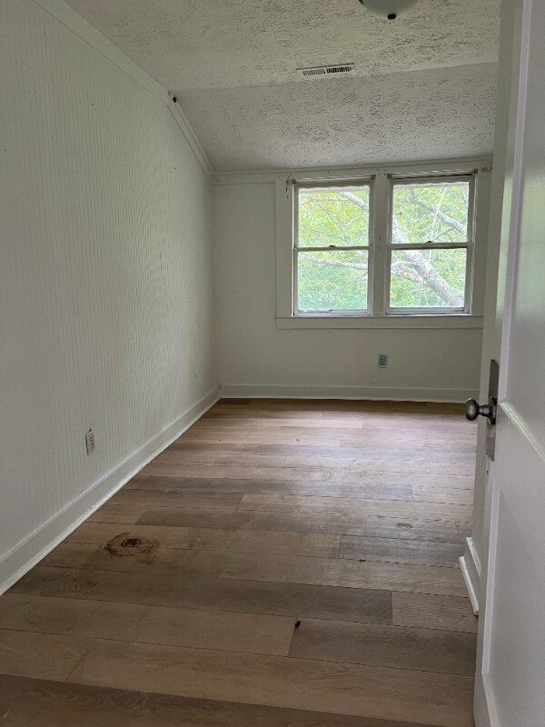 Foto del edificio - 1613 Dewitt Ave