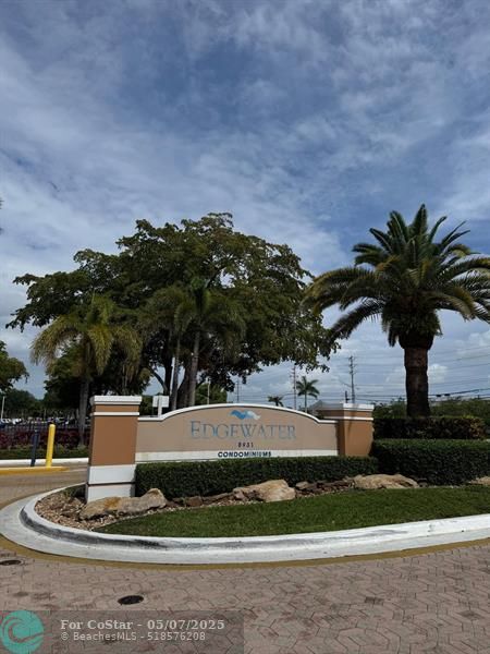 Foto del edificio - 8955 Wiles Rd