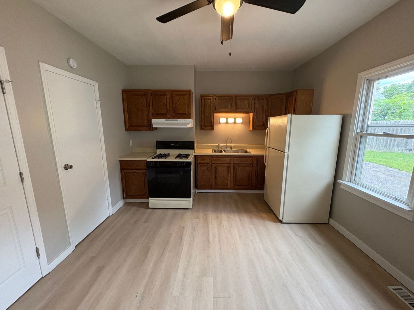 7127 Deveny Ave Cleveland, OH 44105 – photo 4