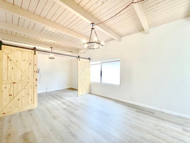 Building Photo - 1022 Wilcox Ave
