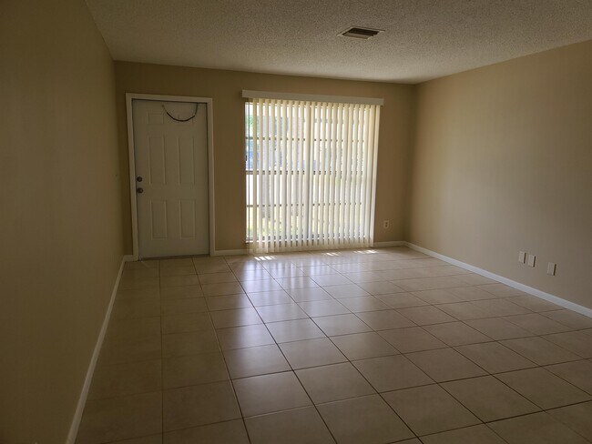 Foto del edificio - 4361 Chesapeake Bay Dr