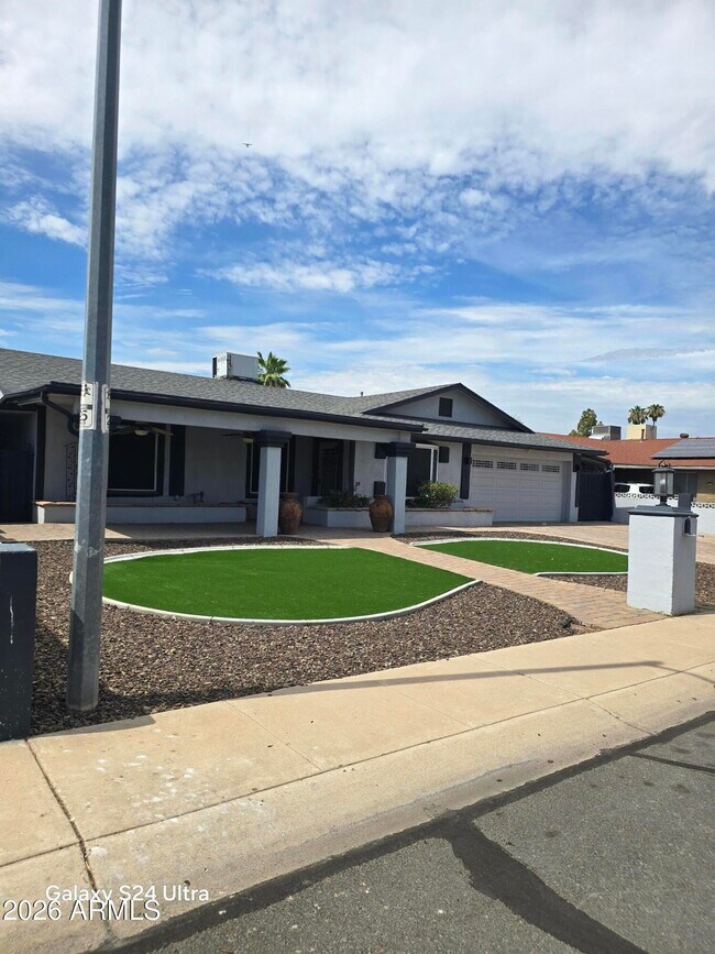 Foto del edificio - 3745 W Lupine Ave