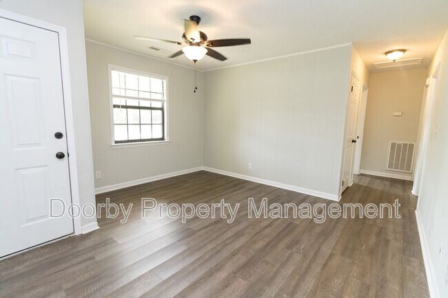 Foto del edificio - 1418 Baggett Rd