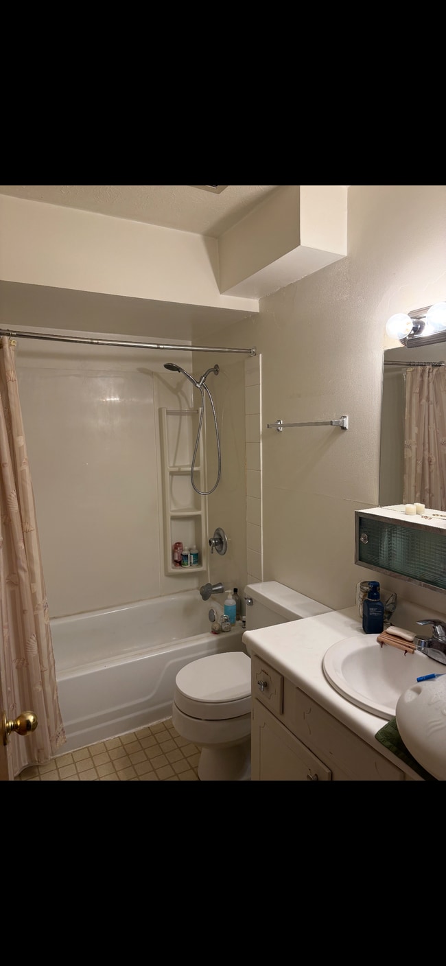 Building Photo - 4431 Maplepark Rd