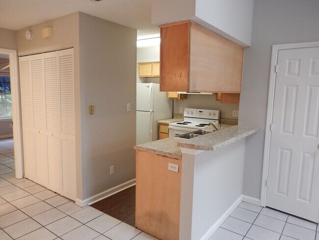 Foto del edificio - NICE 3/2 w/ Fireplace, Washer/Dryer, Vault...