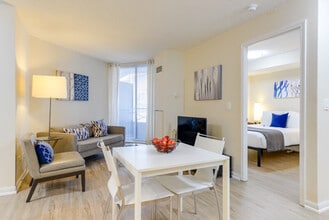 Building Photo - 190 University Ave