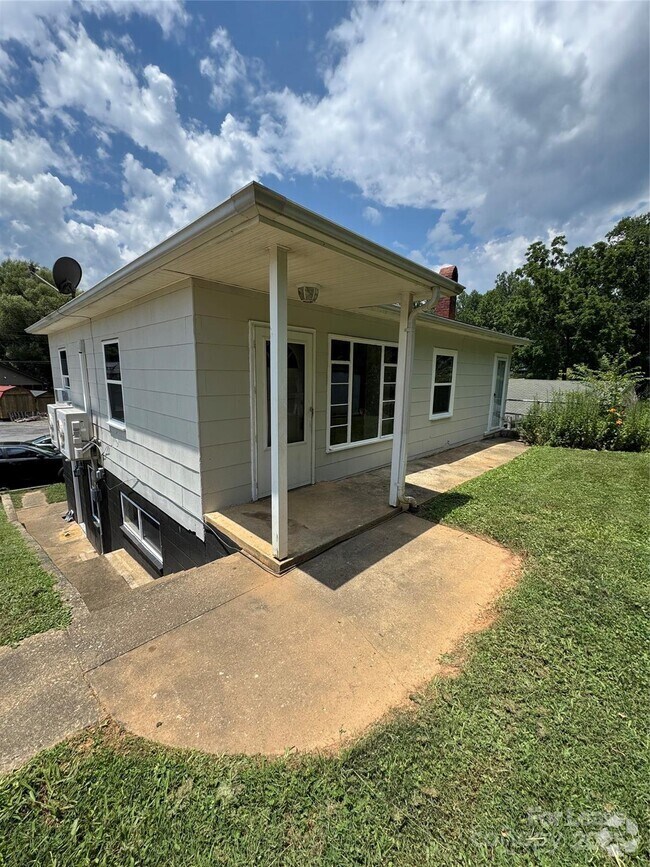 Building Photo - 506 Garden Creek Rd