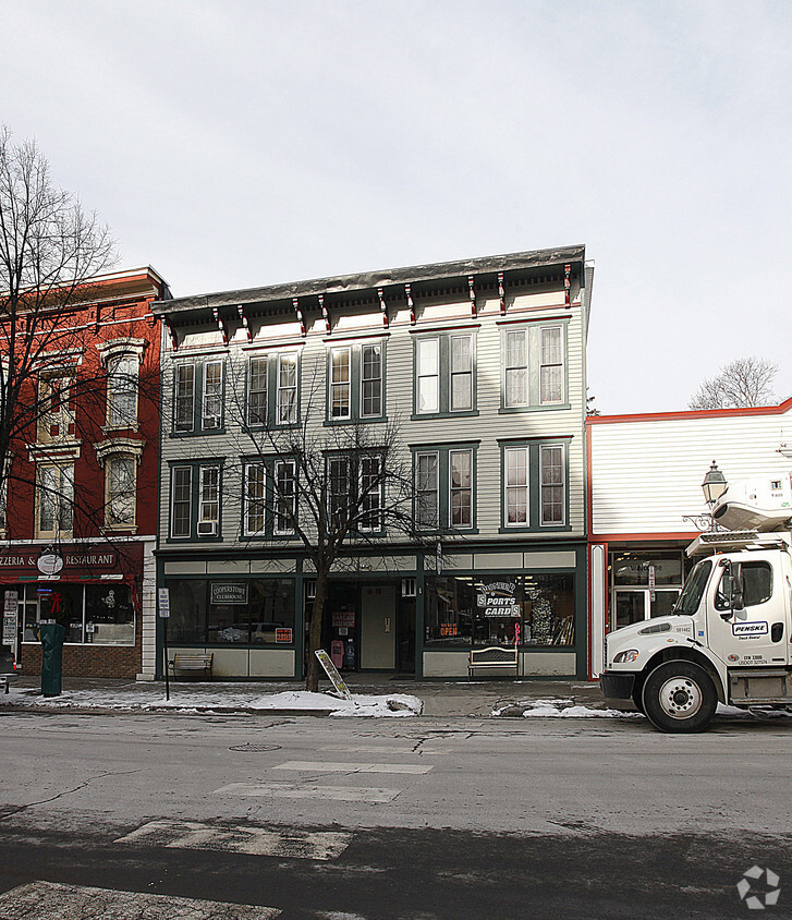 Building Photo - 106 Main St