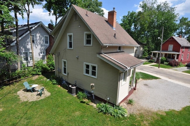 Foto del edificio - 921 Sylvan Ave