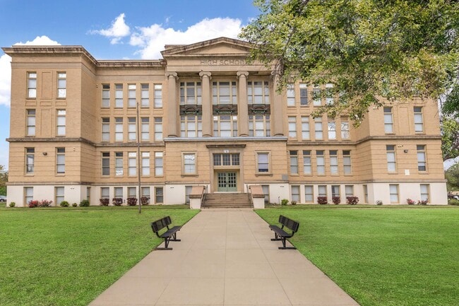 Building Photo - Historic Lofts of Waco High