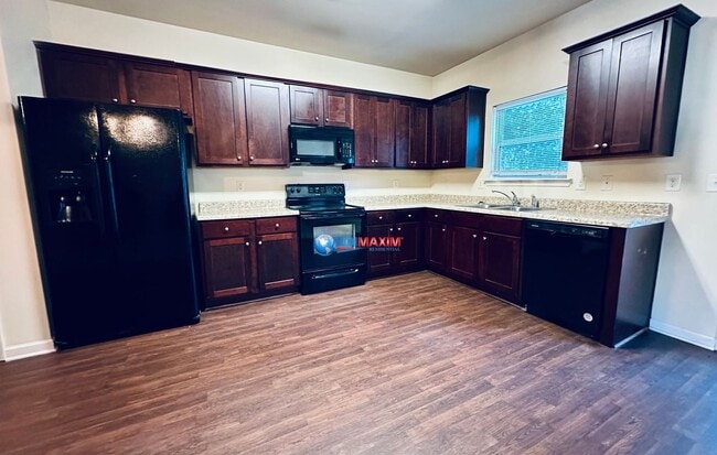 Building Photo - Spacious 4-bedroom house in Lawrenceville