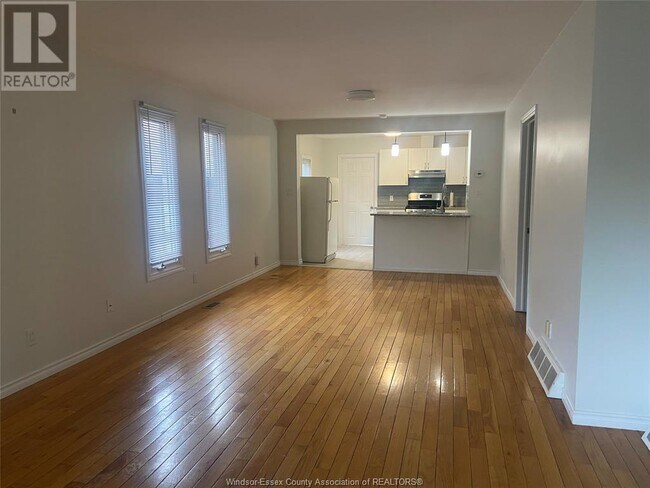 Photo du bâtiment - 984 Ellrose Ave