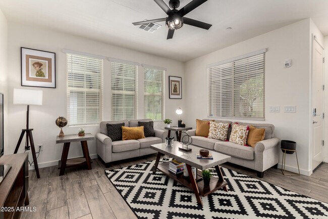 Foto del edificio - 2720 S Decatur Dr