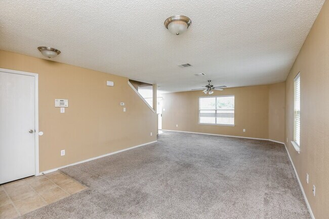 Foto del edificio - 949 Canary Dr