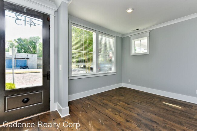 Building Photo - 516 N 4th St