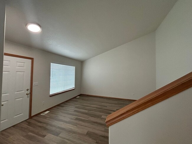 Building Photo - 7815 Deschutes Dr