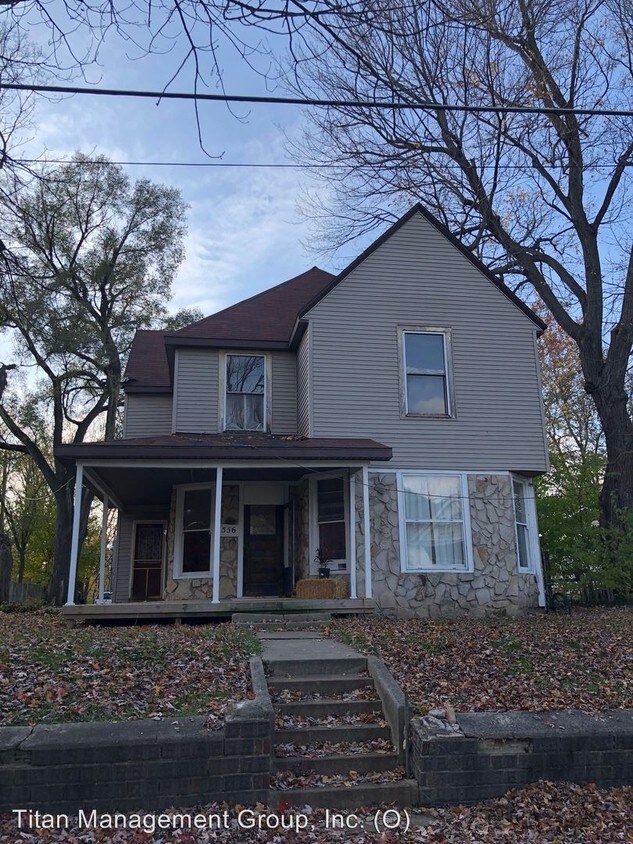 Primary Photo - 556 N Clay St
