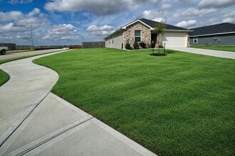 Building Photo - 2216 Laurel Bloom Ln