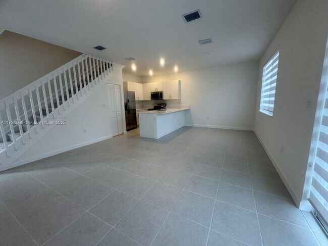 Foto del edificio - 705 SE 13th St Cir