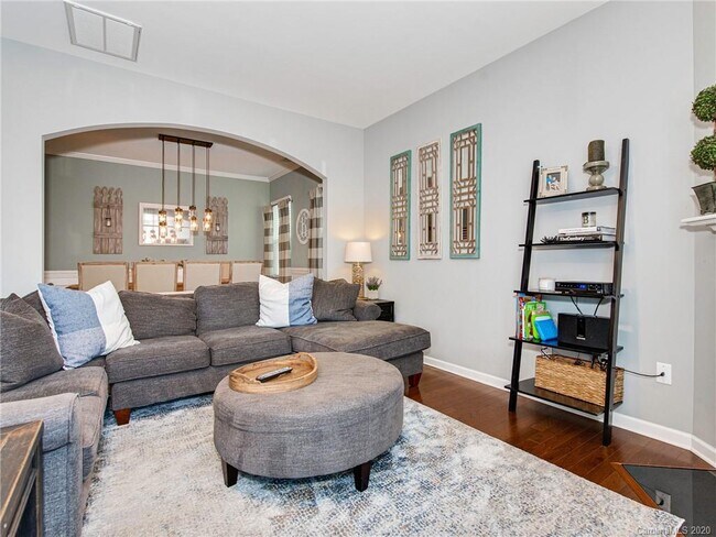 Foto del edificio - 5822 Castlecove Rd