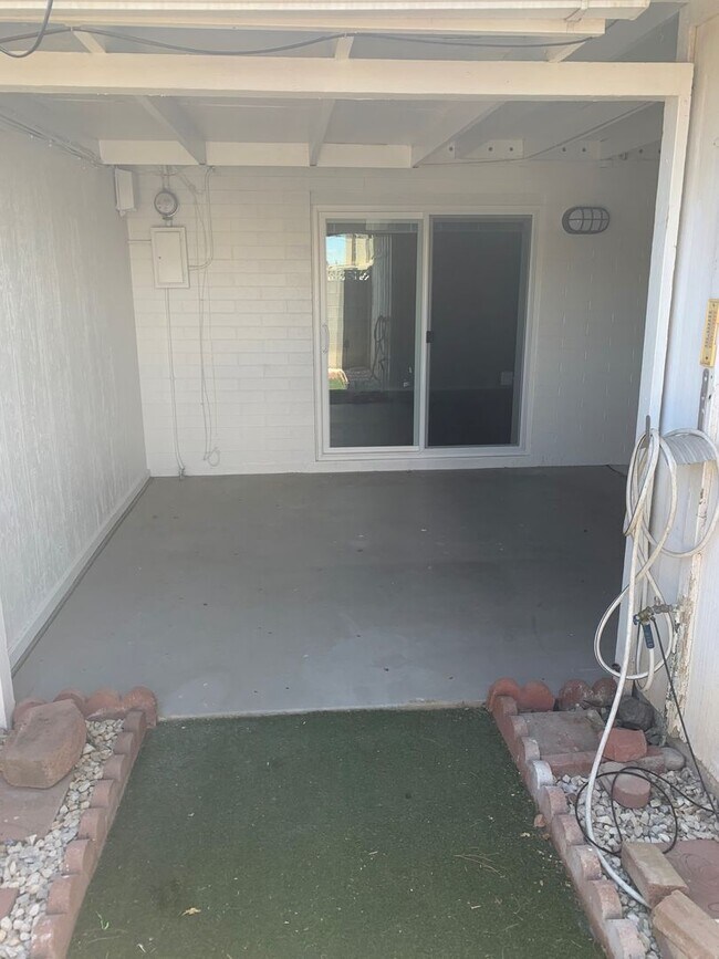 Building Photo - Adult Community - 1 Bed, 1 Bath in Sun City