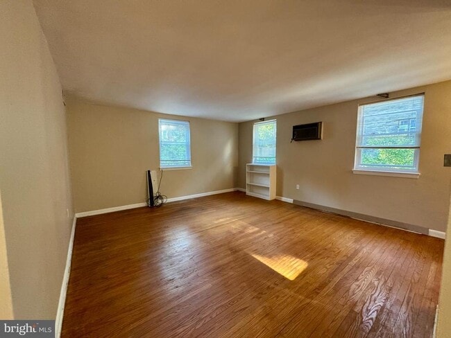 Building Photo - 200 W Evergreen Ave
