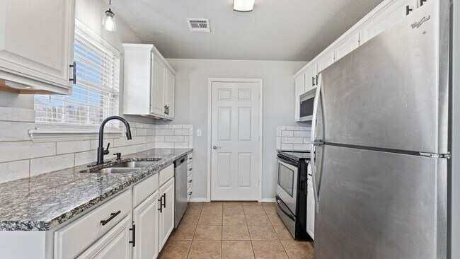 Foto del edificio - "Charming 3-Bed, 2-Bath Home in Centerton – Your Cozy Retreat Awaits!"