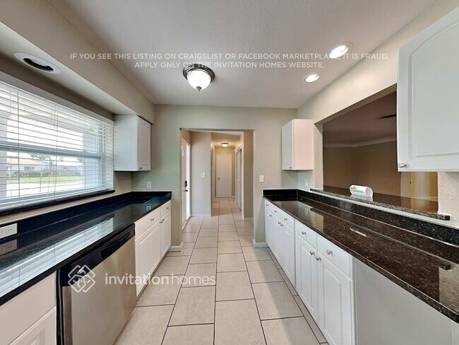 Foto del edificio - 7796 Barry Ct