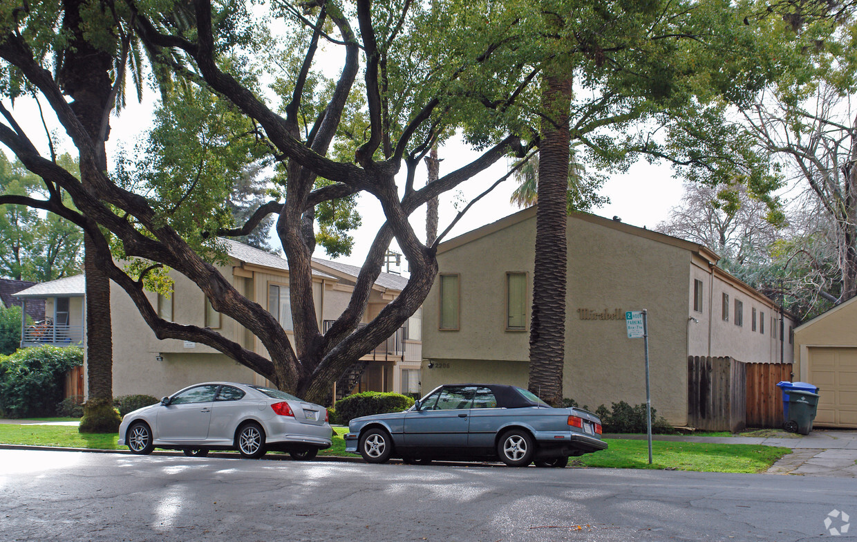 Building Photo - Mira Bella Apartments