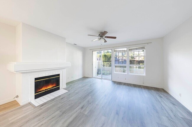 Foto del edificio - Spacious two-story Townhome