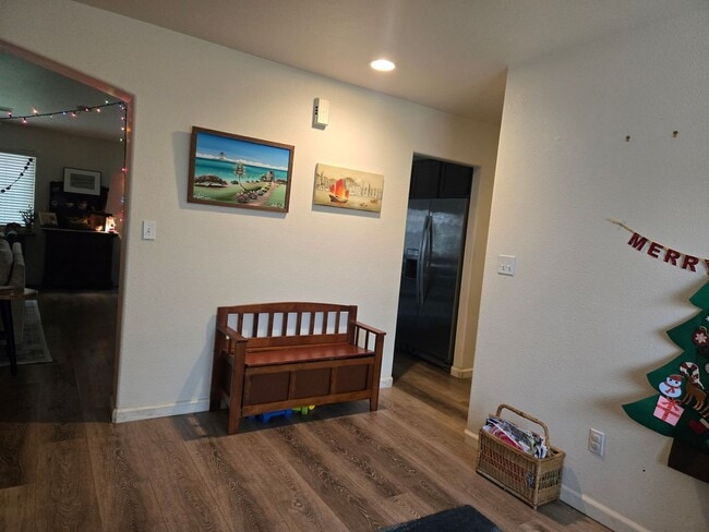 Building Photo - 3BR 2 BA available Feb 1st