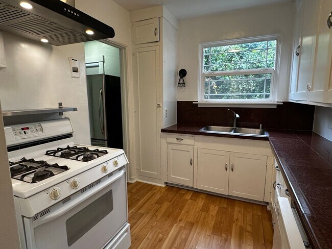 Foto del edificio - Must see to appreciate 2 Bedroom, 1 Bath Single Family House in Downtown San Jose!