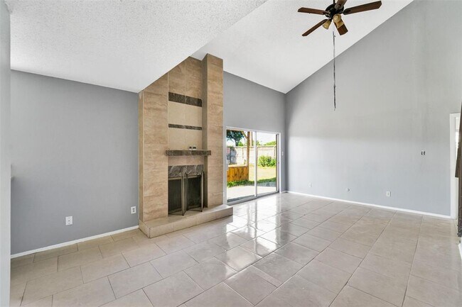 Foto del edificio - 12710 Braewood Glen Ln