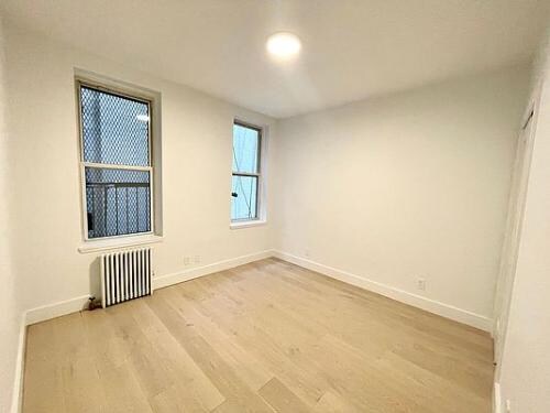 Foto del edificio - 224 W 16th St