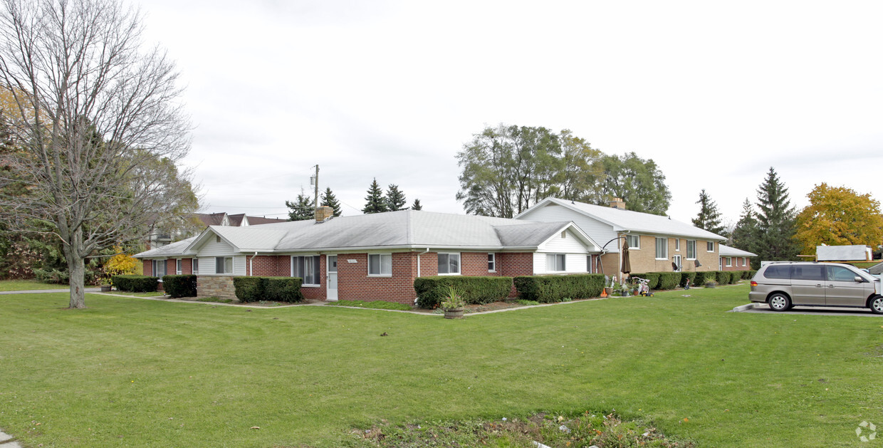 Building Photo - Susann Manor Apartments